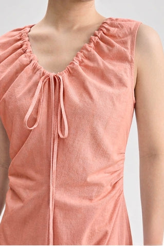 Ruched v-neck ribbon sleeveless dress in apricot