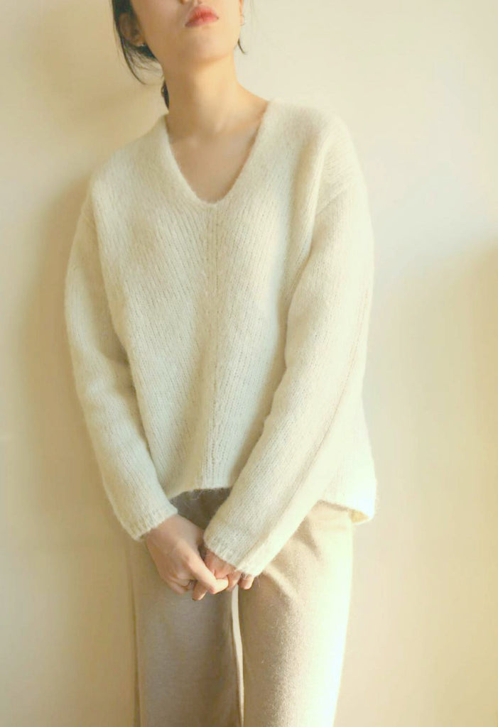 creme sweater-sold out